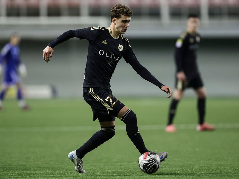 Andrej Bačanin dribbling